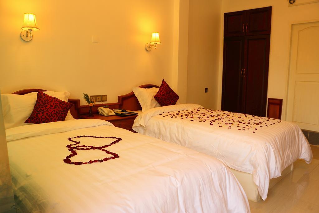 Mandalay White House Hotel Room photo