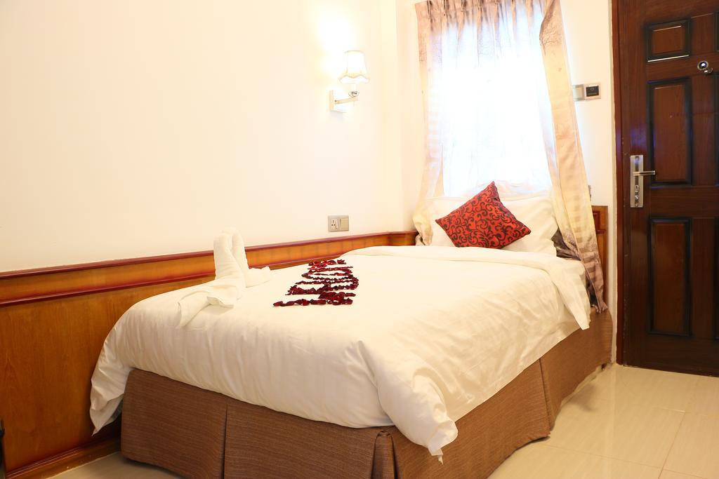 Mandalay White House Hotel Room photo